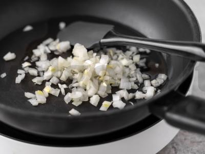 Makaronų apkepas su silkėmis pomidorų padaže Žingsnis 4