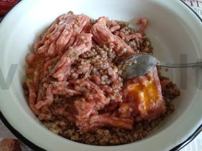 Kotletai „Trys viename“ su pomidorų padažu Žingsnis 3