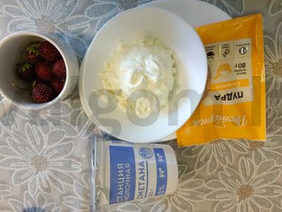 Varškės desertas su cukraus pudra ir braškėmis Žingsnis 1