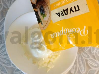 Varškės desertas su cukraus pudra ir braškėmis Žingsnis 2