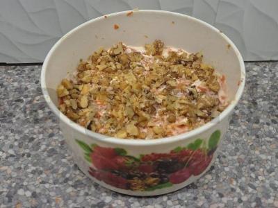 Silkė po šubomis su graikiniais riešutais Žingsnis 10