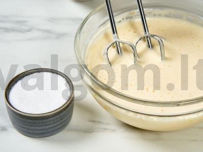 Minkštas biskvitas su grietine ir kakava Žingsnis 1