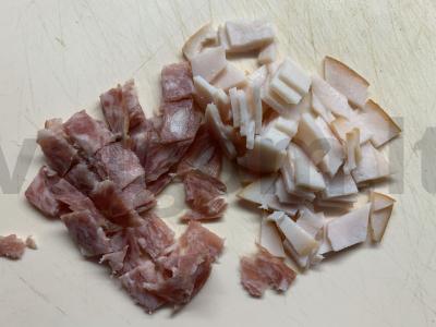 Karšti sumuštiniai su dešra, kiaušiniu, pomidorų pasta ir sūriu Žingsnis 2