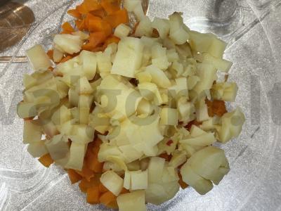 Vinegretas su marinuotais agurkais Žingsnis 3