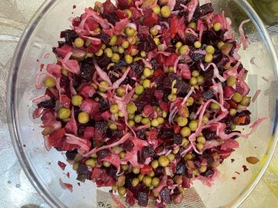 Vinegretas su marinuotais agurkais Žingsnis 8