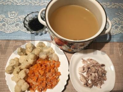 Biudžetinis vištienos ir daržovių sriuba Žingsnis 6