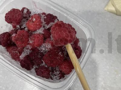 Desertas „Avietė baltame šokolade su riešutais“ Žingsnis 2