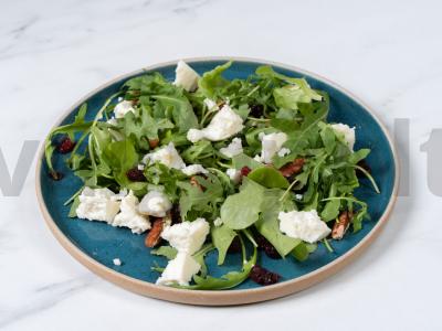 Salotas su pekanais, džiovintomis spanguolėmis ir sūriu Žingsnis 2