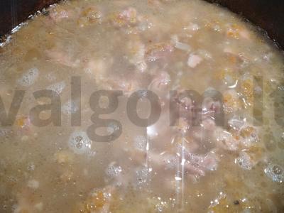 Skani bulgur su vištiena savo sultyse keptuvėje Žingsnis 3