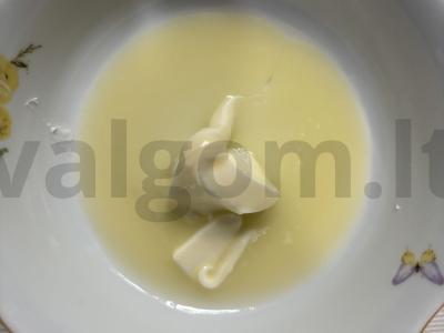 Varškės apkepas su migdolų žiedlapiais Žingsnis 3