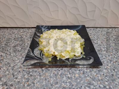 Salotas su daržovėmis, žuvies konservais ir žolelėmis Žingsnis 3