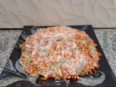 Salotas su daržovėmis, žuvies konservais ir žolelėmis Žingsnis 11