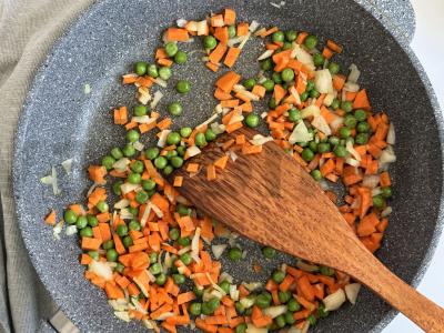 Bulvių apkepas su faršu ir pomidorų tyrė Žingsnis 4