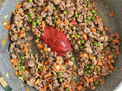 Bulvių apkepas su faršu ir pomidorų tyrė Žingsnis 5