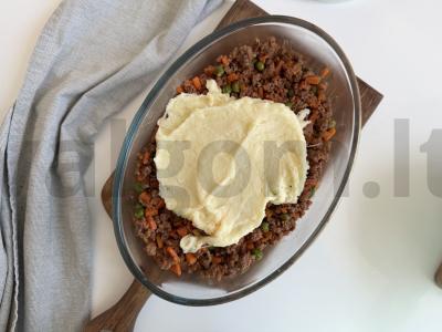 Bulvių apkepas su faršu ir pomidorų tyrė Žingsnis 6