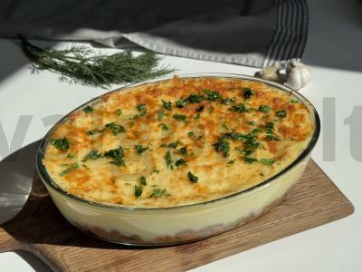 Bulvių apkepas su faršu ir pomidorų tyrė pagrindine nuotrauka