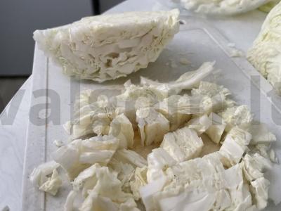 Salotas „Neįprastas krabų su Pekino kopūstu“ Žingsnis 1