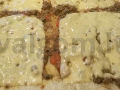 Namų pica su faršu pagrindine nuotrauka