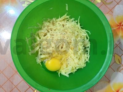 Sotūs bulvių blynai su sūriu Žingsnis 1