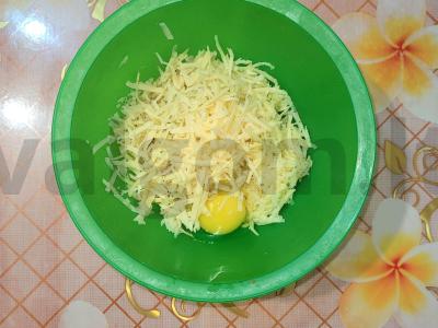 Sotūs bulvių blynai su sūriu Žingsnis 2