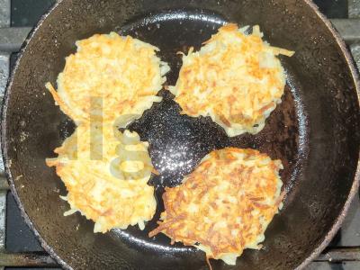 Sotūs bulvių blynai su sūriu Žingsnis 4