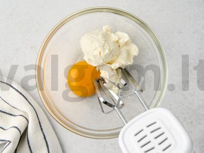 Šviesi pyragaitis su mėlynėmis Žingsnis 1