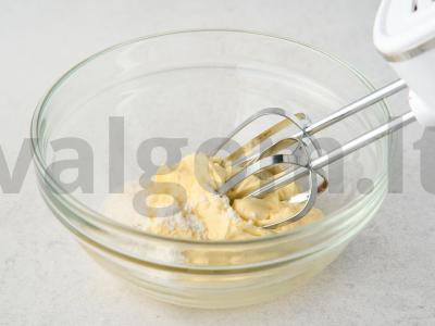 Šviesi pyragaitis su mėlynėmis Žingsnis 2