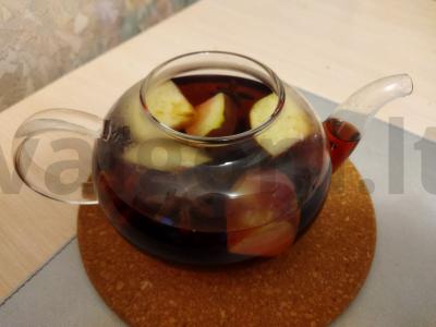 Karčiai su imbieru, anyžiumi ir obuoliu pagrindine nuotrauka