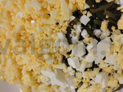 Nuostabi salotos su feta, jūros kopūstais ir korėjietiška morkų salotomis Žingsnis 3