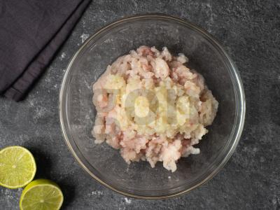 Tilapijos kotletai su ikriniu padažu Žingsnis 1