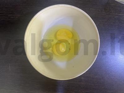 Purūs omletas orkaitėje su šviežiu krapu Žingsnis 1