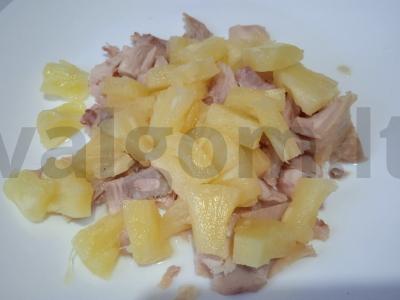 Salotos su rūkytomis vištienos krūtinėlėmis, kukurūzais ir ananasais Žingsnis 2