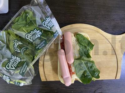 Karšti šunys su špinatais Žingsnis 4