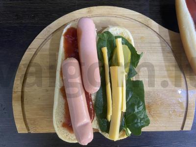 Karšti šunys su špinatais Žingsnis 6