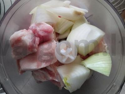 Menkių kotletai su šonine džiuvėsėliuose Žingsnis 2