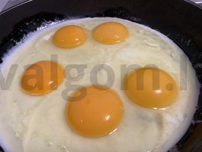 Kiaušinienė su bekonu ir juodaisiais pipirais Žingsnis 2