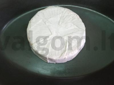 Kamamberas, keptas su česnaku, pomidoru ir kukurūza Žingsnis 1