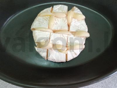 Kamamberas, keptas su česnaku, pomidoru ir kukurūza Žingsnis 2