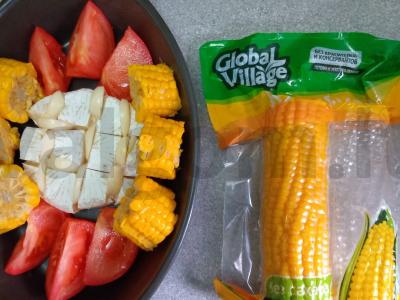 Kamamberas, keptas su česnaku, pomidoru ir kukurūza Žingsnis 4