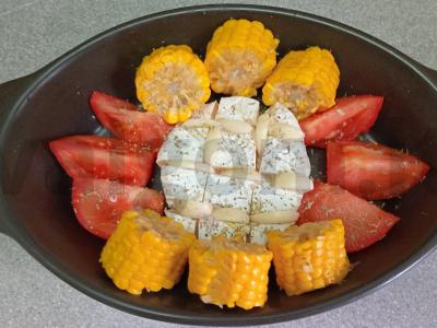 Kamamberas, keptas su česnaku, pomidoru ir kukurūza Žingsnis 5