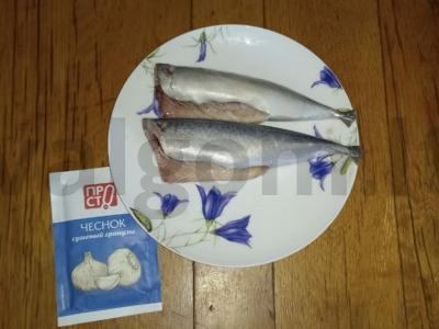 Karštai rūkyta skumbrė su česnaku Žingsnis 1