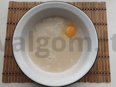 Blynai su grietinės, lydyto sviesto ir krapų įdaru Žingsnis 1