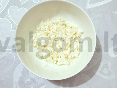 Salotas su rūkytomis vištienos krūtinėlėmis „Julia“ Žingsnis 1