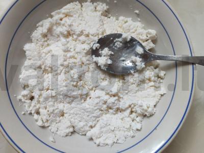 Sūrio blynai su grietine augaliniame aliejuje Žingsnis 2