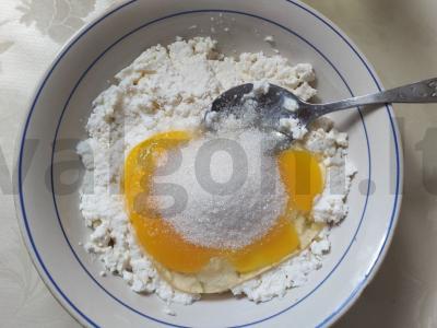 Sūrio blynai su grietine augaliniame aliejuje Žingsnis 3