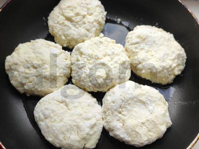 Sūrio blynai su grietine augaliniame aliejuje Žingsnis 6