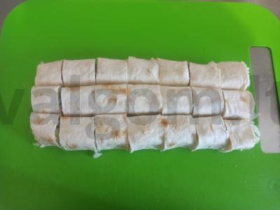 Tortilijos su rūkytomis vištienos, sūriu ir šviežiu agurku Žingsnis 8