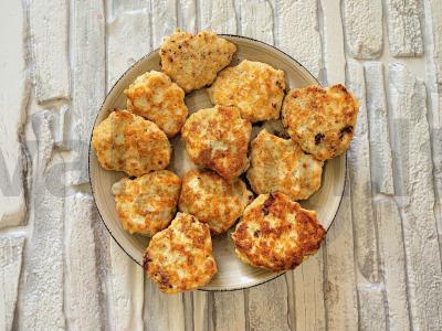 Švelnios tarkuotos kotletai pagal Vienos receptą pagrindine nuotrauka