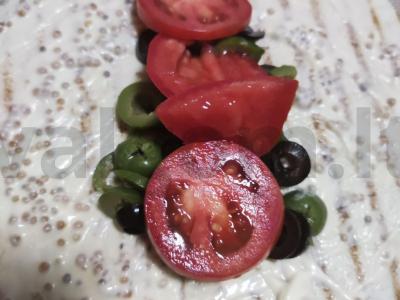 Konvertas su pomidorais, alyvuogėmis, alyvomis ir sūriu Žingsnis 3