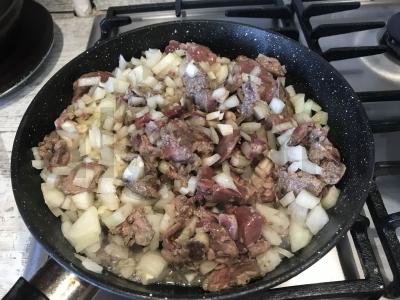 Vištienos kepenėlės, troškintos su daržovėmis ir grietine Žingsnis 1